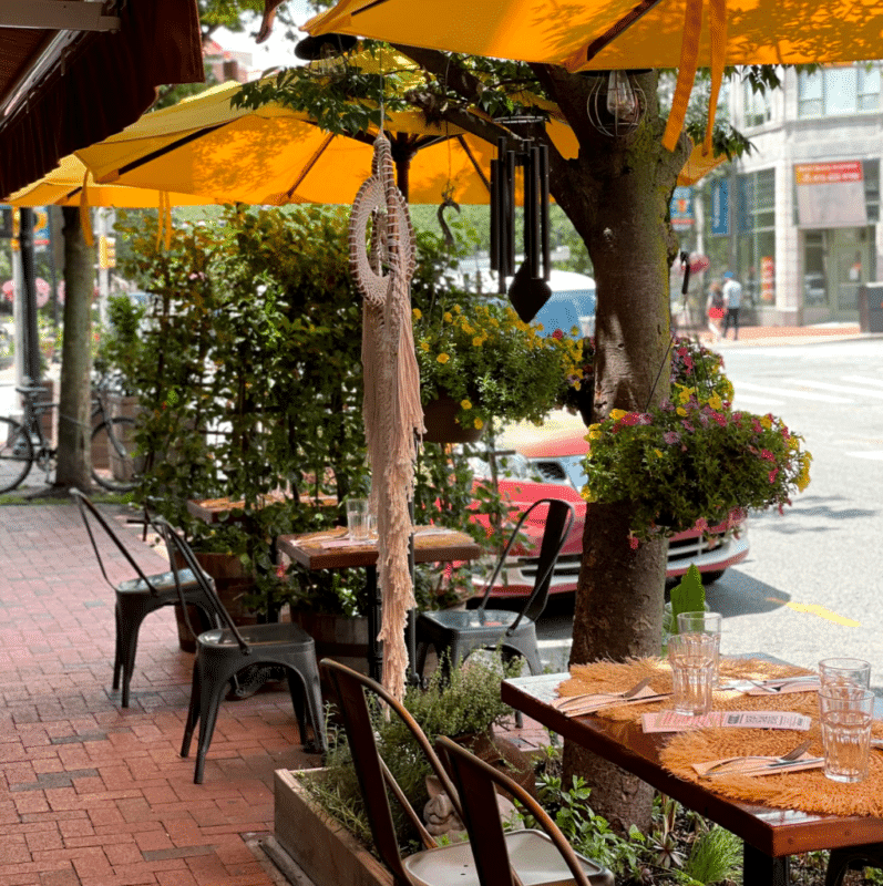 west bloomfield restaurants with outdoor seating