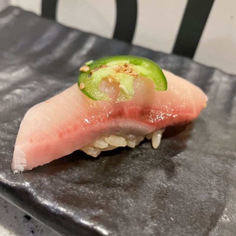 hamachi umai sushi