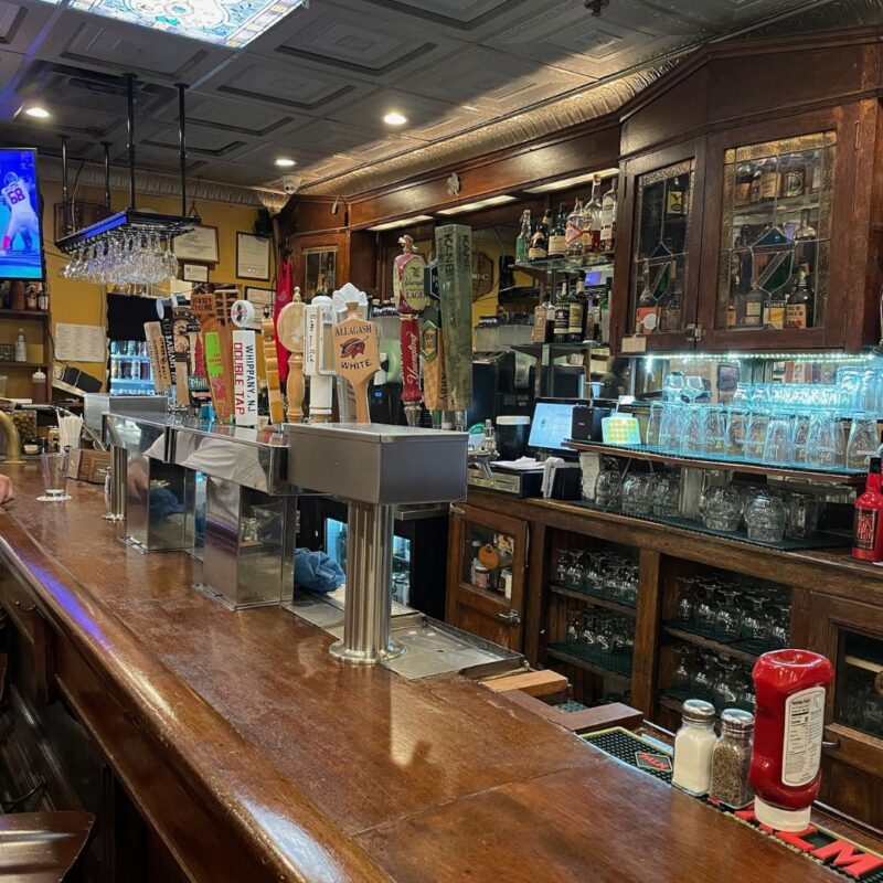 cloverleaf tavern restaurant bar caldwell nj drinks