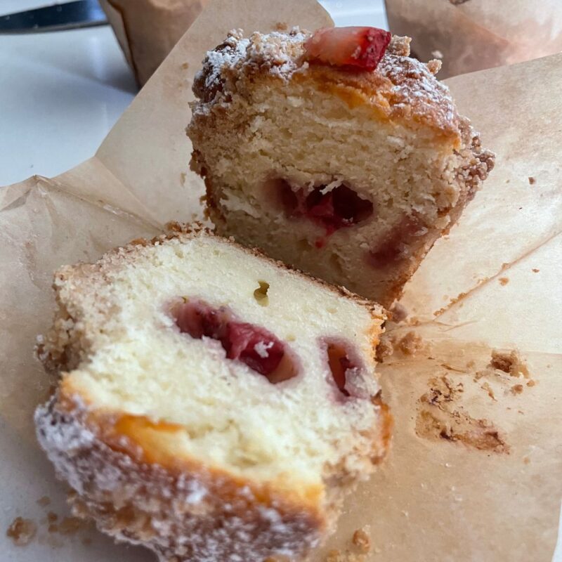 Erie strawberry bun cake