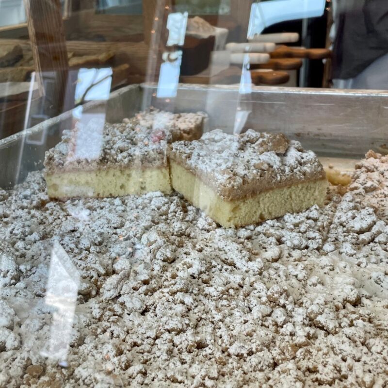 little daisy crumb cake