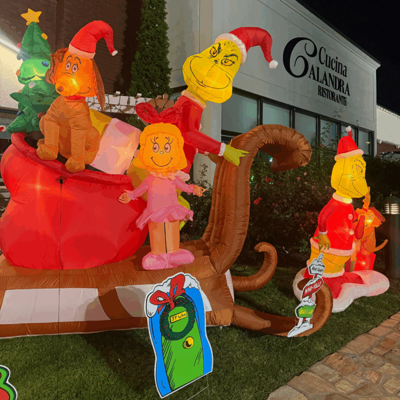 Cucina-Calandra Grinch's Grotto